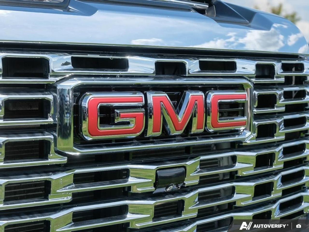 2024 GMC SIERRA 2500HD 4WD Crew Cab Standard Box Denali Photo