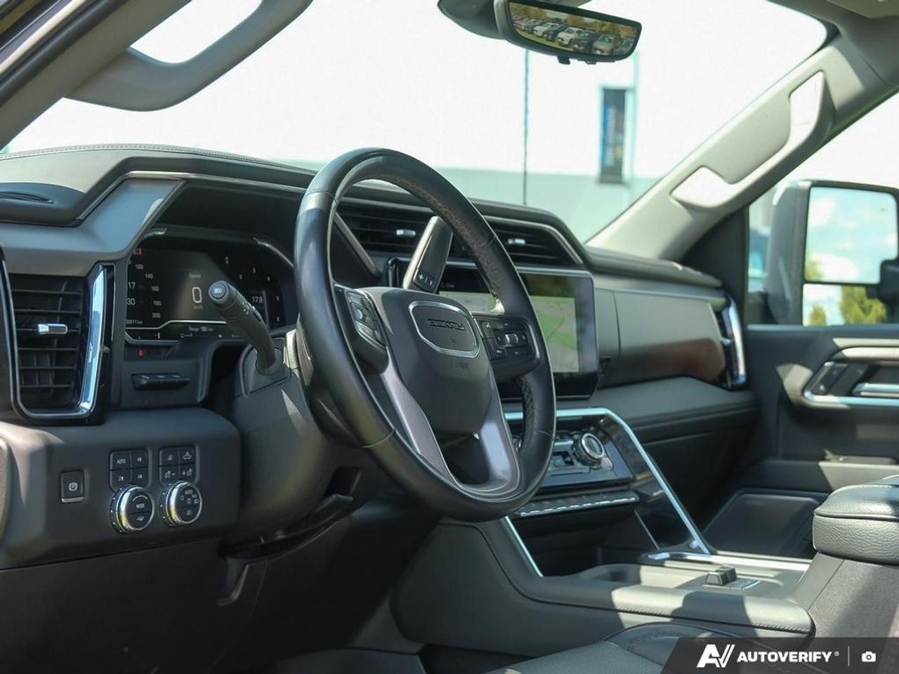 2024 GMC SIERRA 2500HD 4WD Crew Cab Standard Box Denali Photo