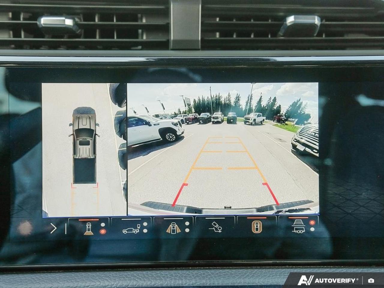 2024 GMC SIERRA 2500HD 4WD Crew Cab Standard Box Denali Photo
