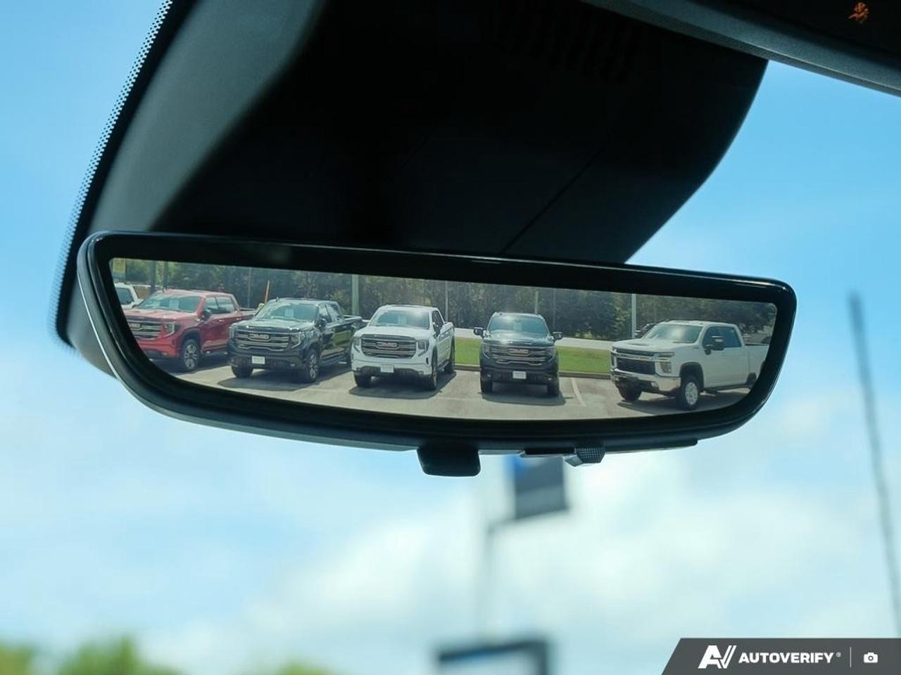 2024 GMC SIERRA 2500HD 4WD Crew Cab Standard Box Denali Photo