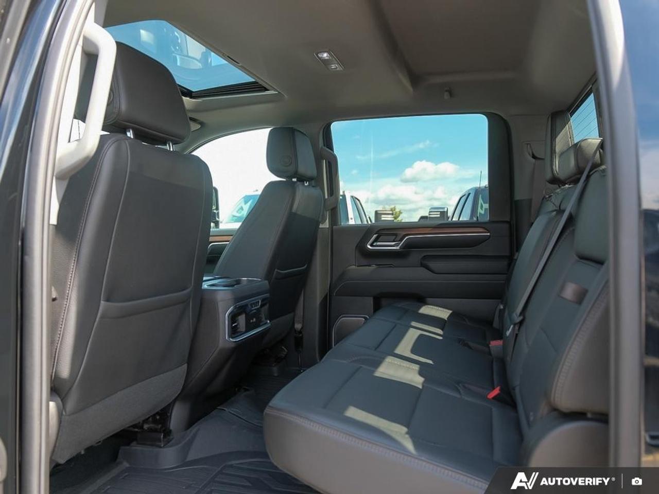 2024 GMC SIERRA 2500HD 4WD Crew Cab Standard Box Denali Photo