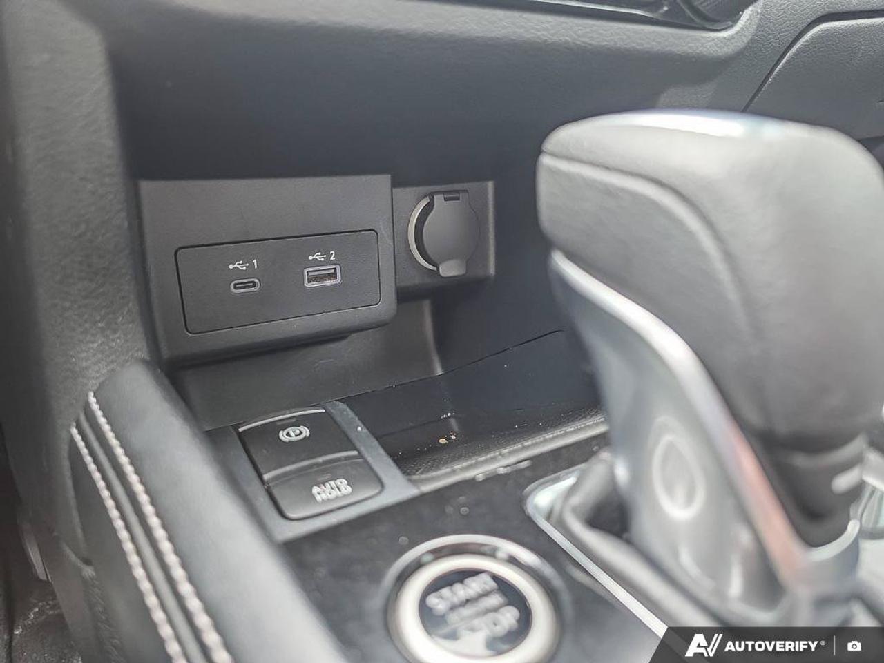 2024 Nissan Kicks SR | Apple Car Play | Android Auto | Heated Seats | Photo