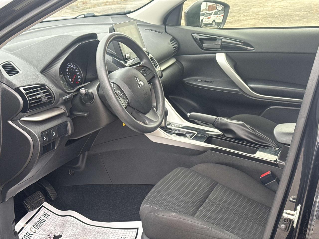 2023 Mitsubishi Eclipse Cross SE Photo