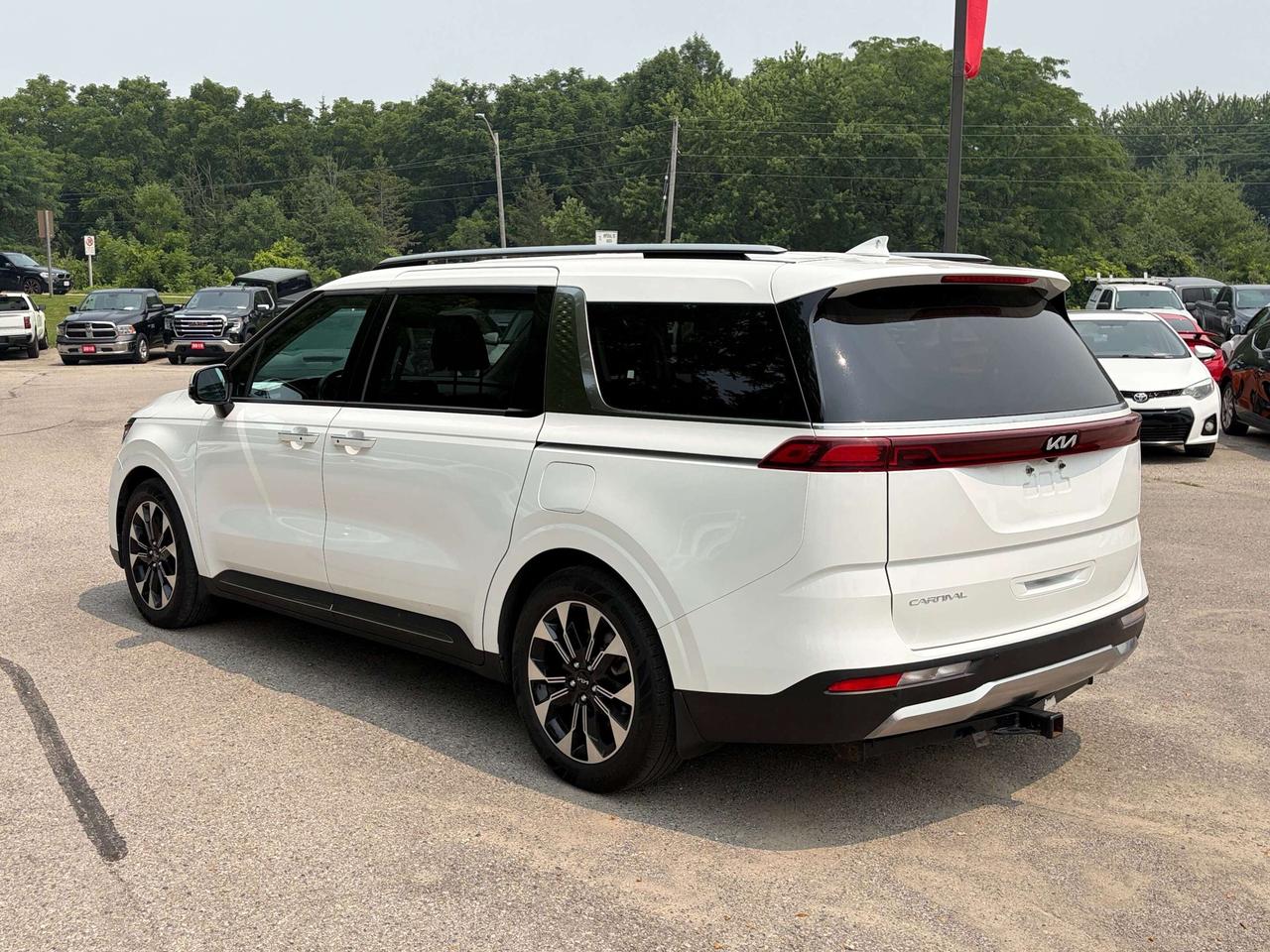 2024 Kia Carnival EX, CLEAN CARFAX, REMOTE START, LEATHER! Photo
