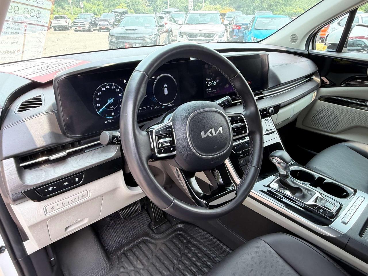2024 Kia Carnival EX, CLEAN CARFAX, REMOTE START, LEATHER! Photo