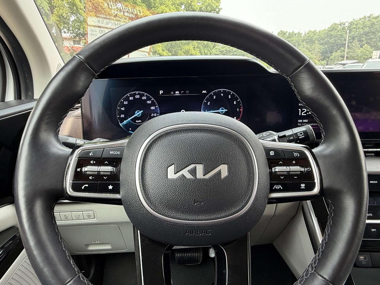 2024 Kia Carnival EX, CLEAN CARFAX, REMOTE START, LEATHER! Photo