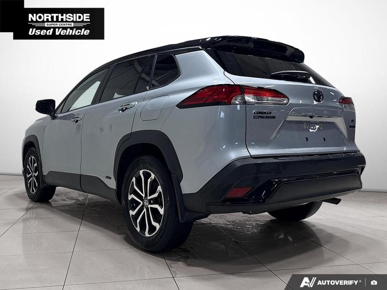 2024 Toyota Corolla Cross HYBRID SE AWD Photo4