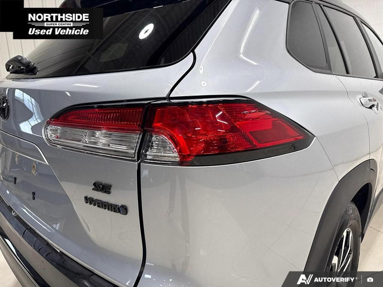 2024 Toyota Corolla Cross HYBRID SE AWD Photo