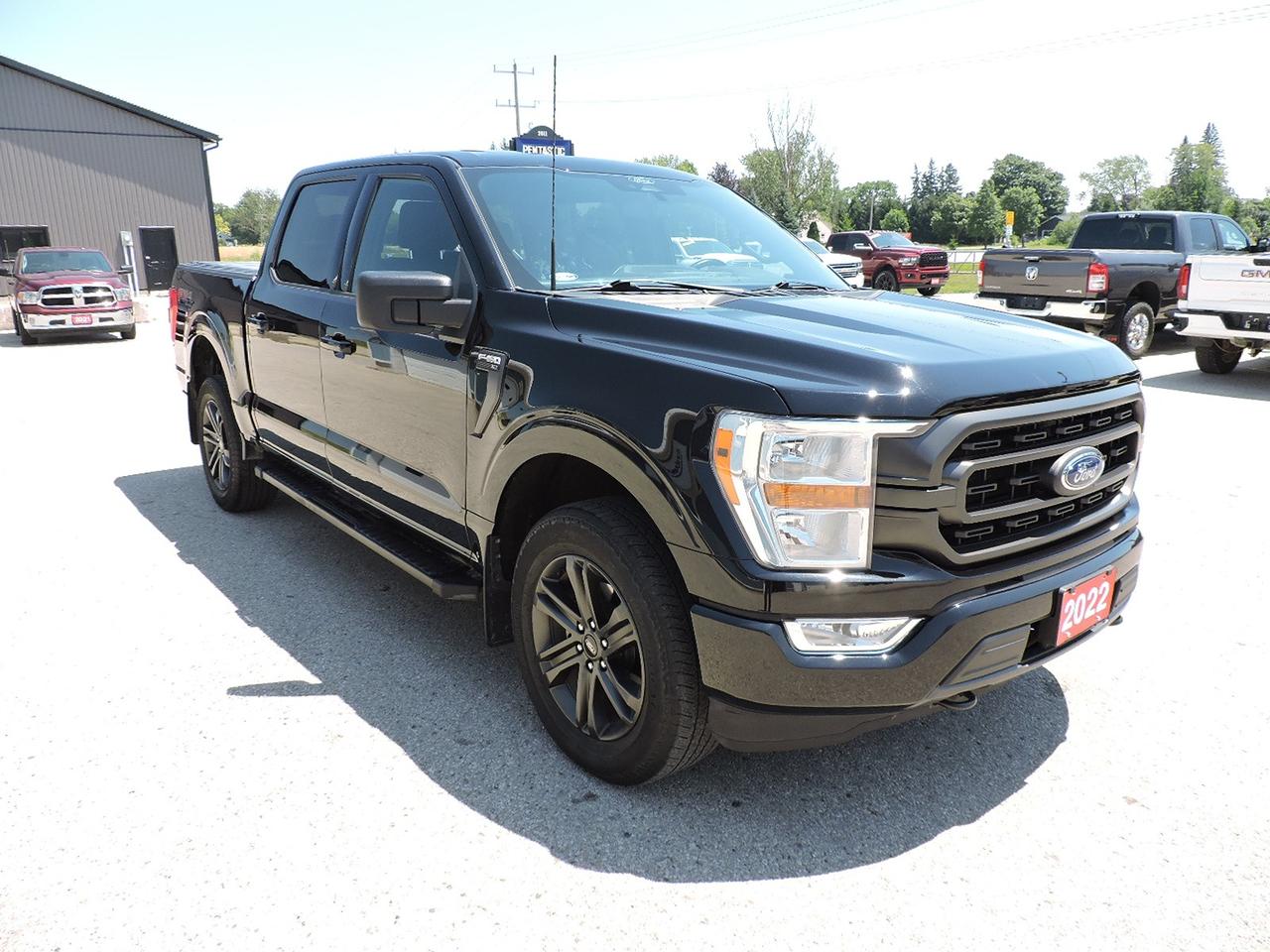 2022 Ford F-150 XLT/FX4 5.0L 4X4 1-Owner Well Oiled Only 43000 KM