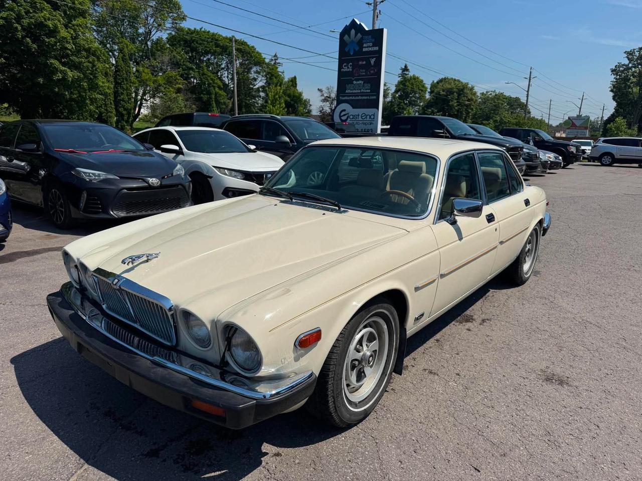1987 Jaguar XJ12 4dr Sedan Photo