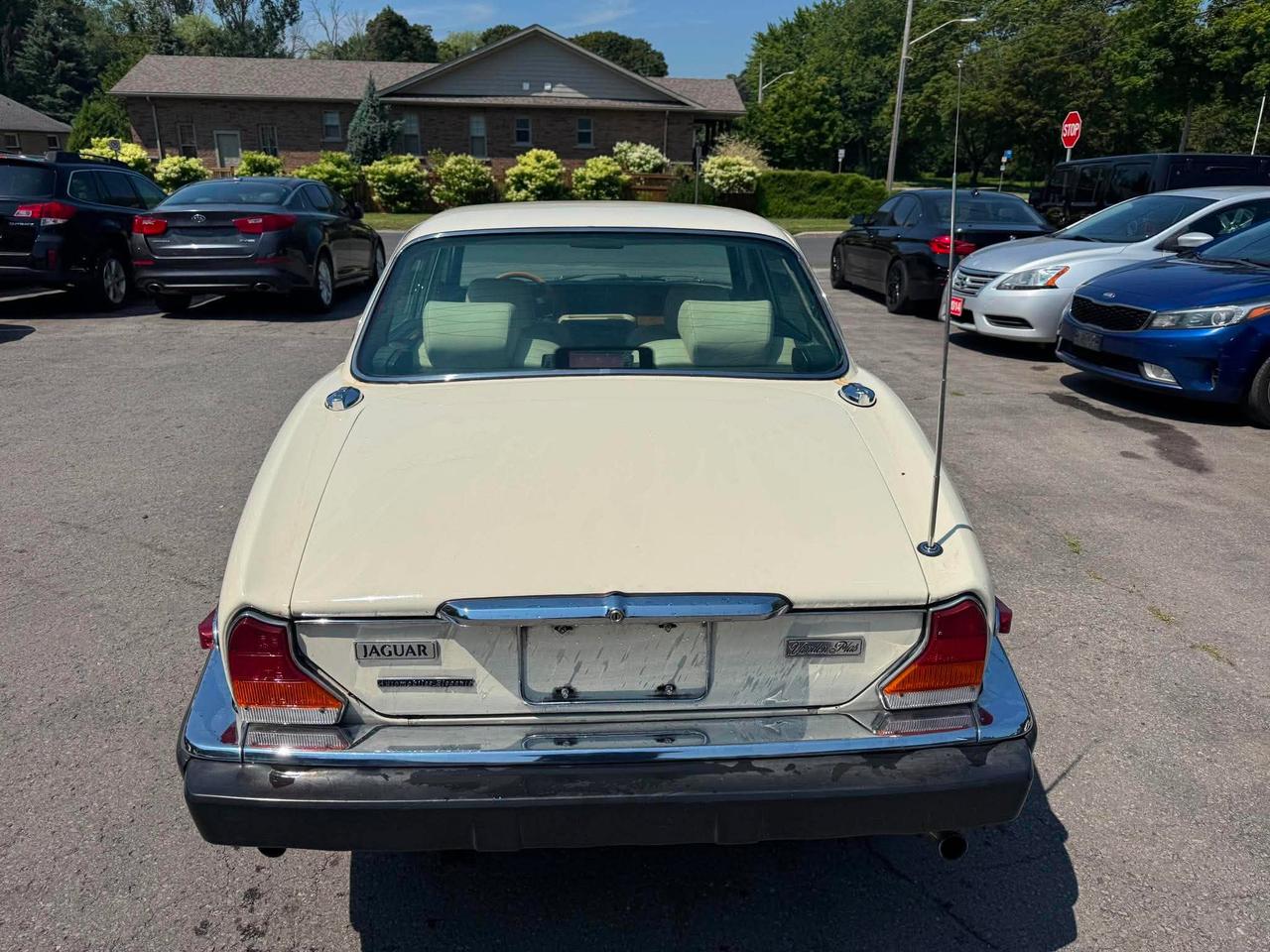 1987 Jaguar XJ12 4dr Sedan Photo