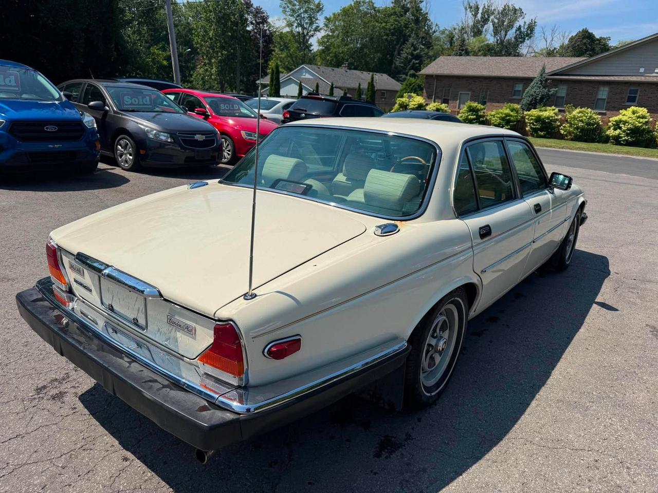 1987 Jaguar XJ12 4dr Sedan Photo