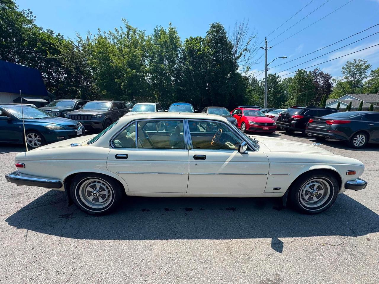 1987 Jaguar XJ12 4dr Sedan Photo