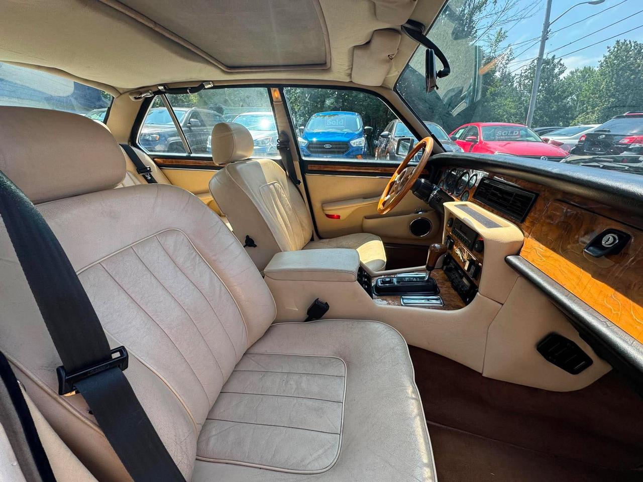 1987 Jaguar XJ12 4dr Sedan Photo
