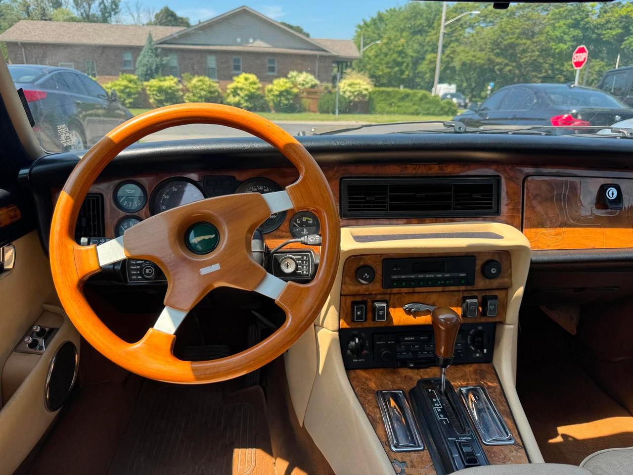 1987 Jaguar XJ12 4dr Sedan Photo