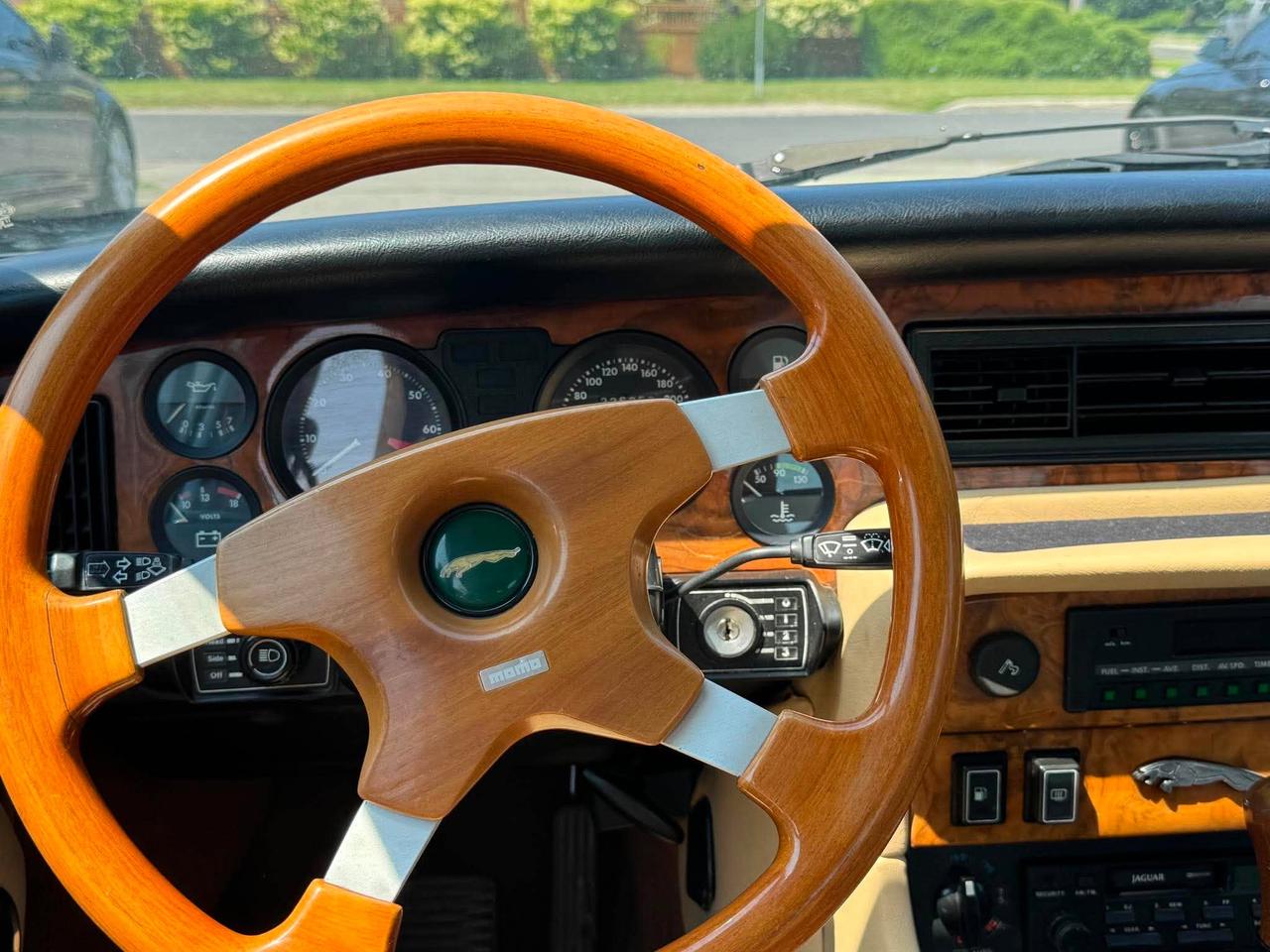 1987 Jaguar XJ12 4dr Sedan Photo
