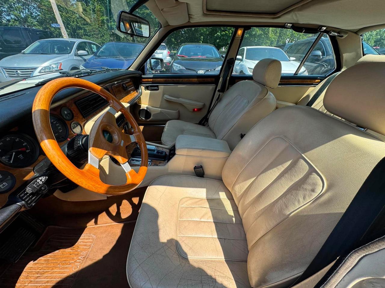 1987 Jaguar XJ12 4dr Sedan - Photo #17