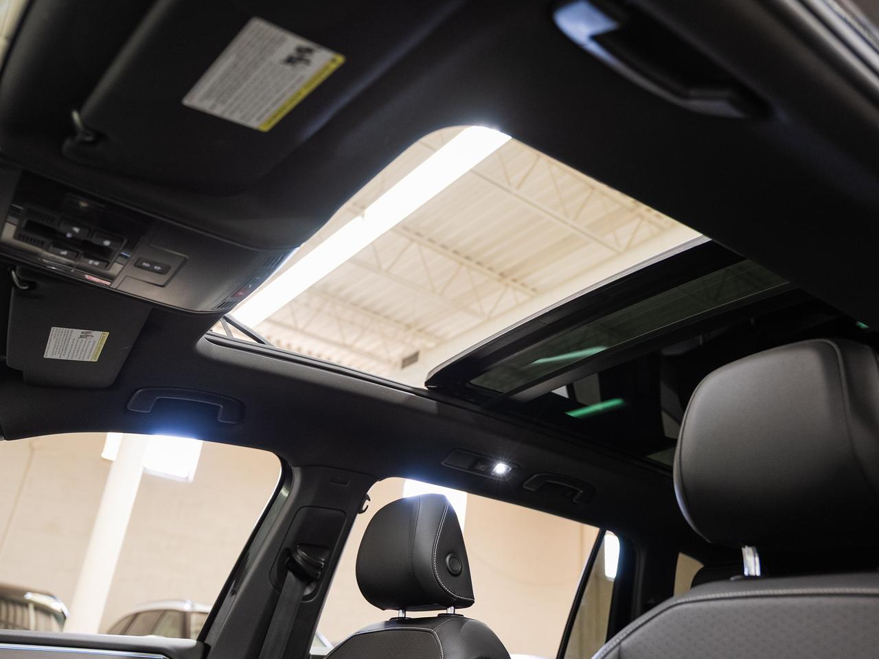 2023 Volkswagen Tiguan COMFORTLINE R-LINE AWD | BLK Edition | Pano roof