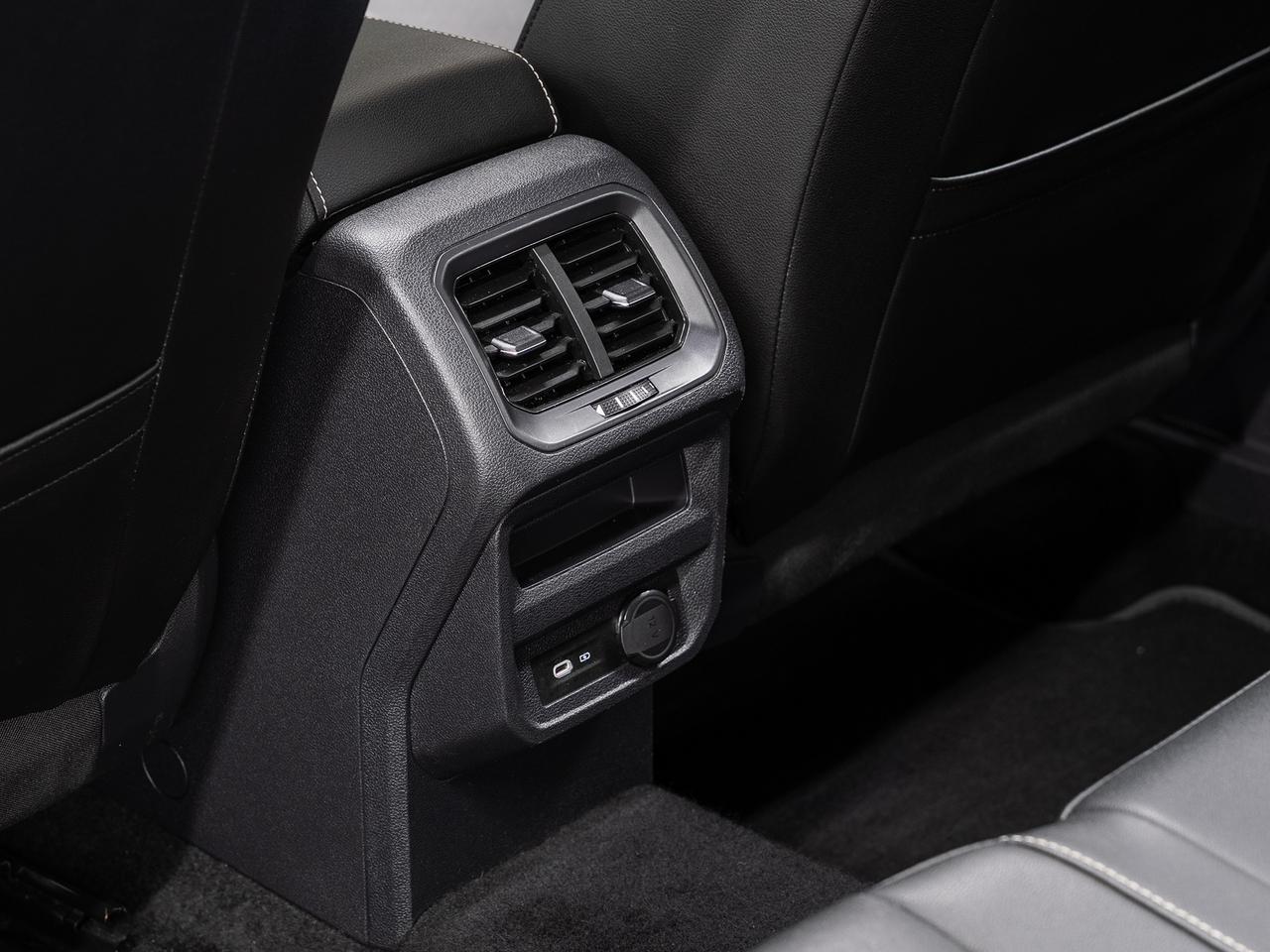 2023 Volkswagen Tiguan COMFORTLINE R-LINE AWD | BLK Edition | Pano roof
