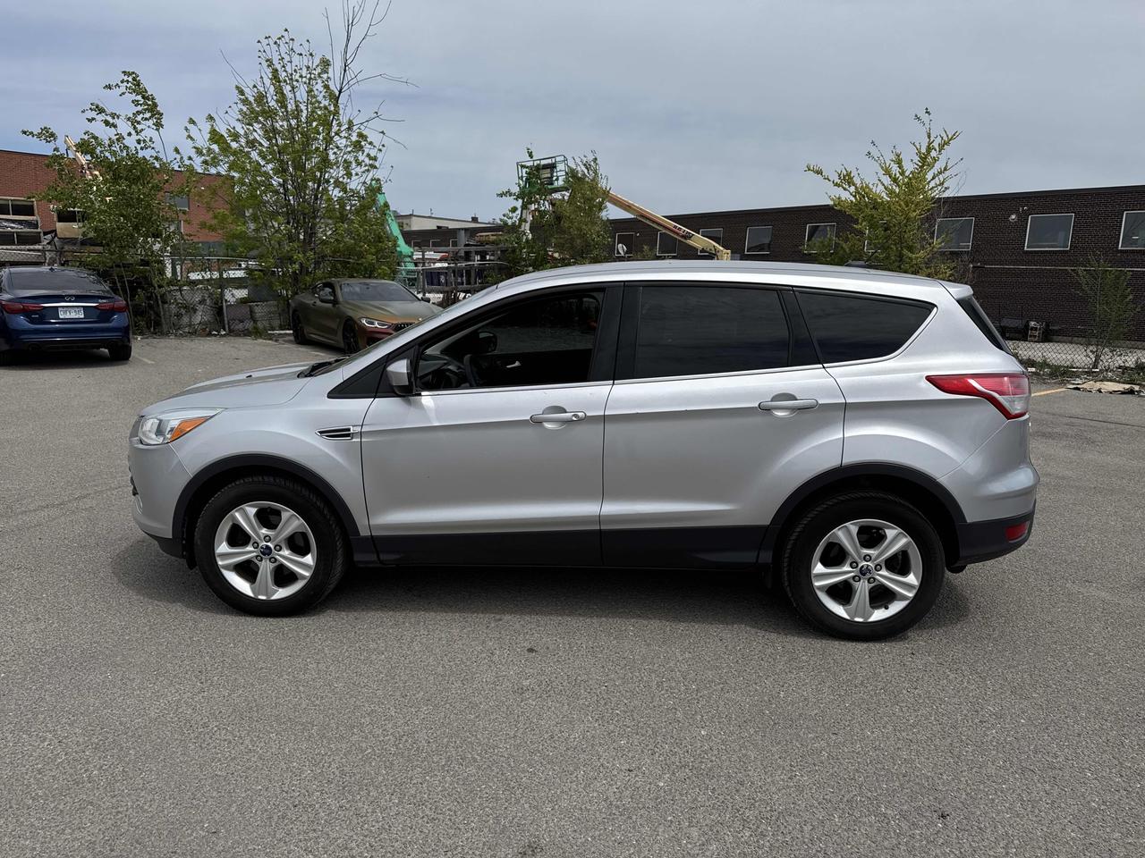 2016 Ford Escape SE MODEL, HEATED SEATS, REARVIEW CAMERA, BLUETOOTH Photo4