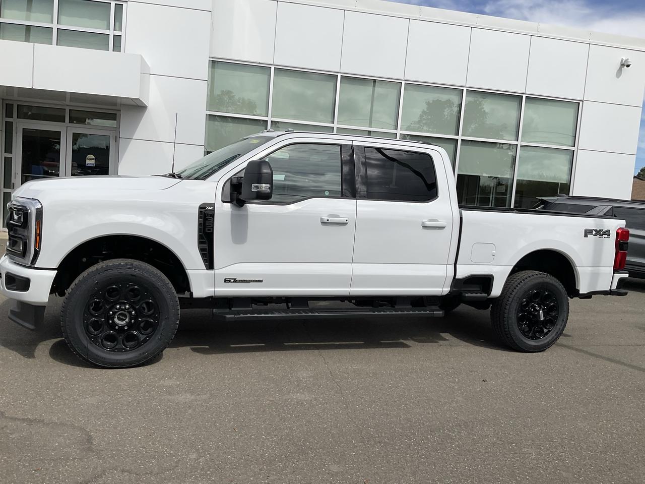 2026 Ford F-350 Super Duty SRW XLT Photo3