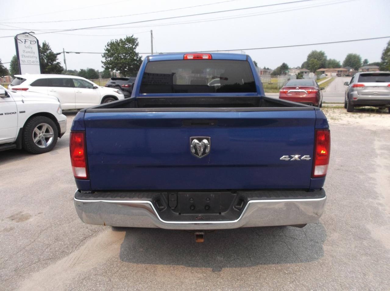 2017 RAM 1500 4X4 4DOOR ST Photo3
