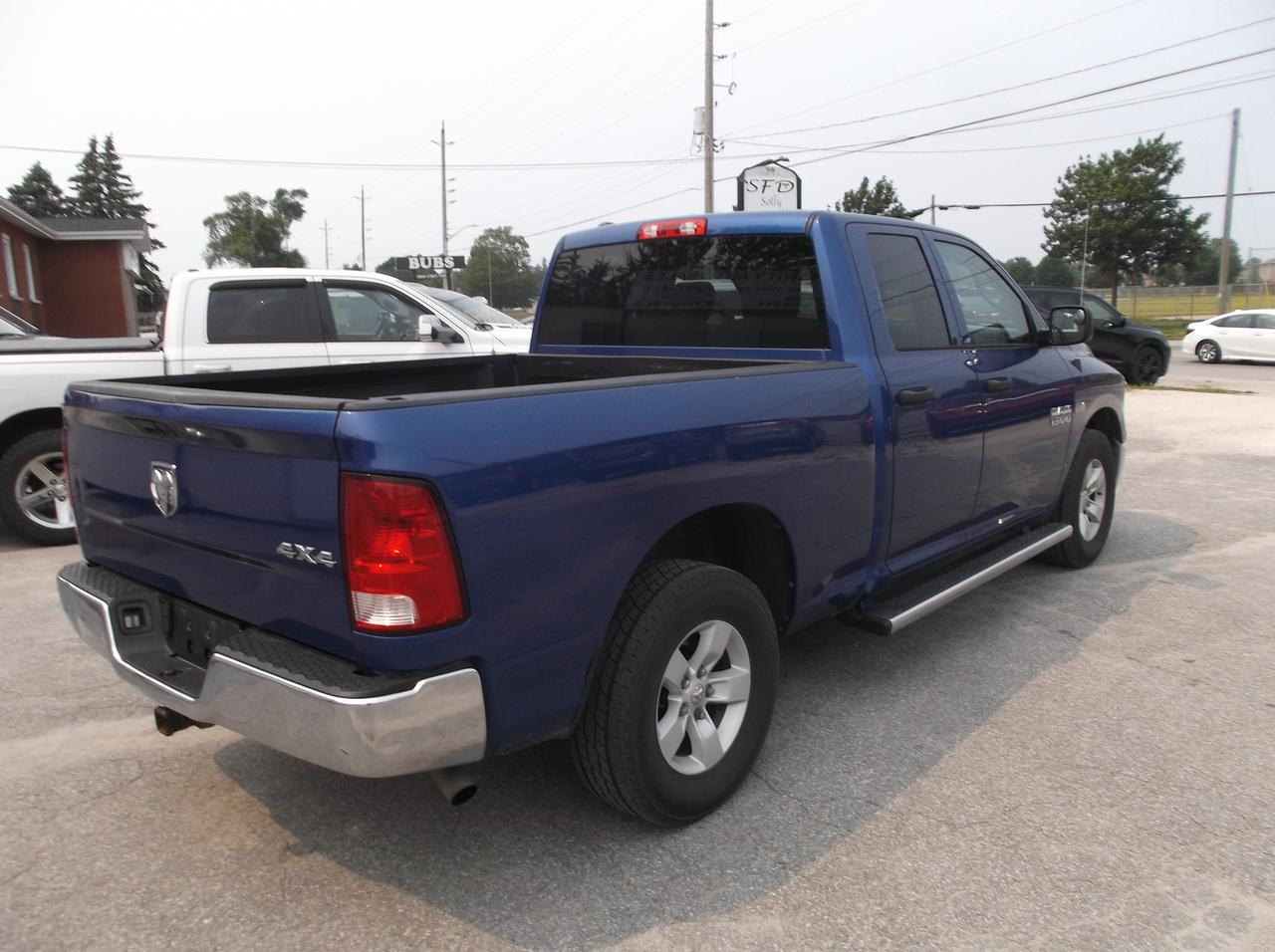 2017 RAM 1500 4X4 4DOOR ST Photo4