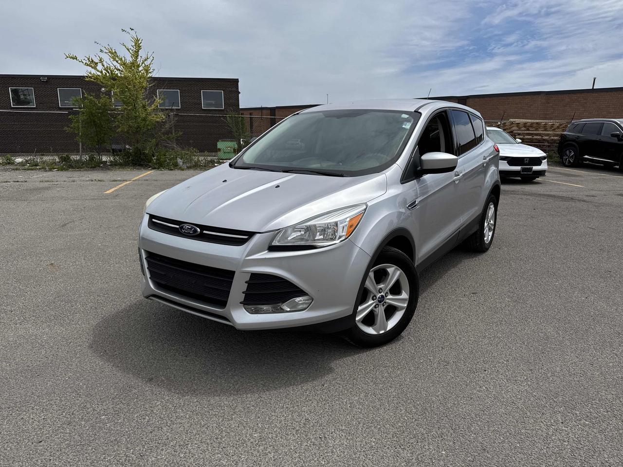 2016 Ford Escape SE MODEL, HEATED SEATS, REARVIEW CAMERA, BLUETOOTH - Photo #1
