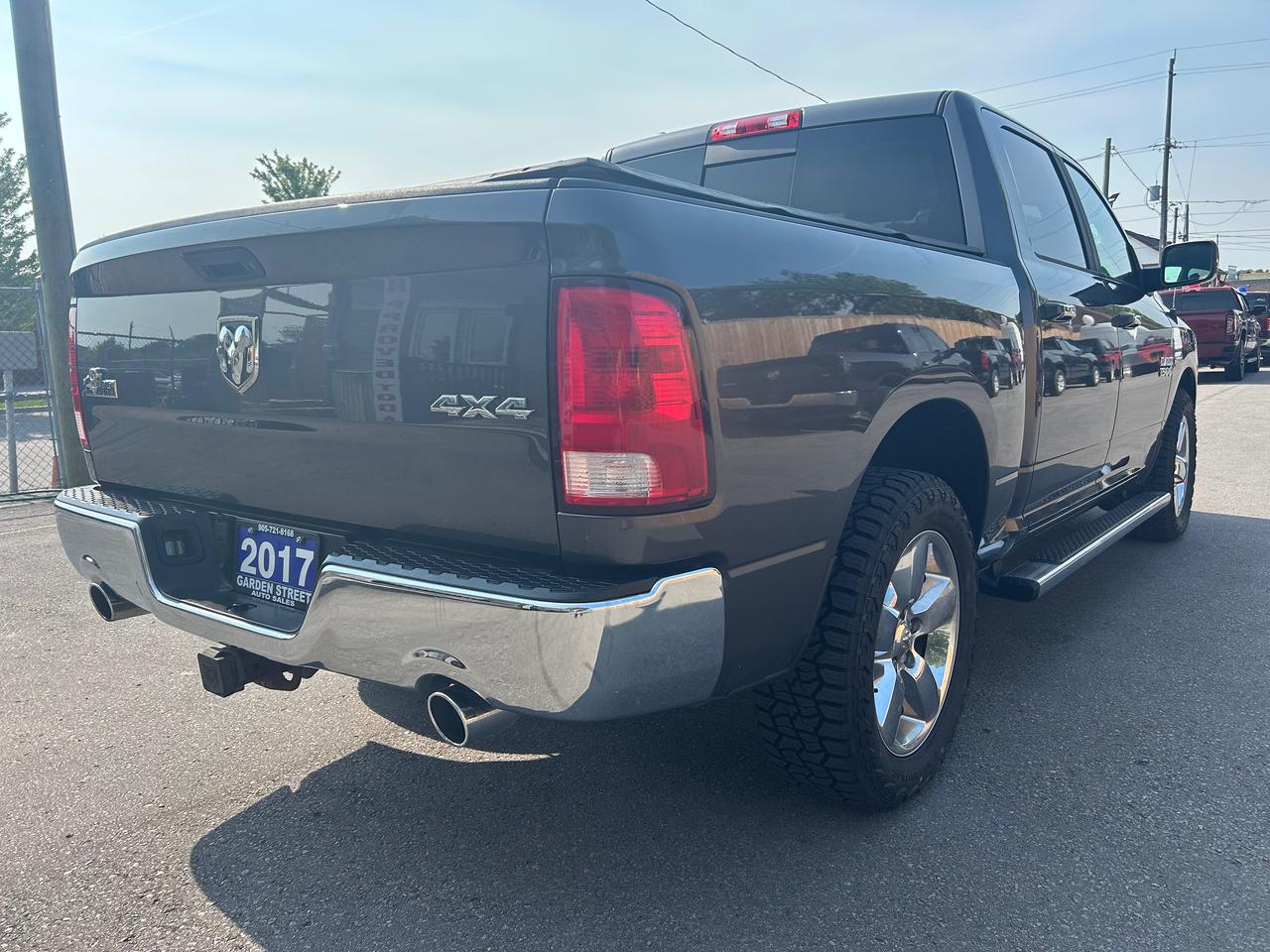 2017 RAM 1500 Big Horn Photo4