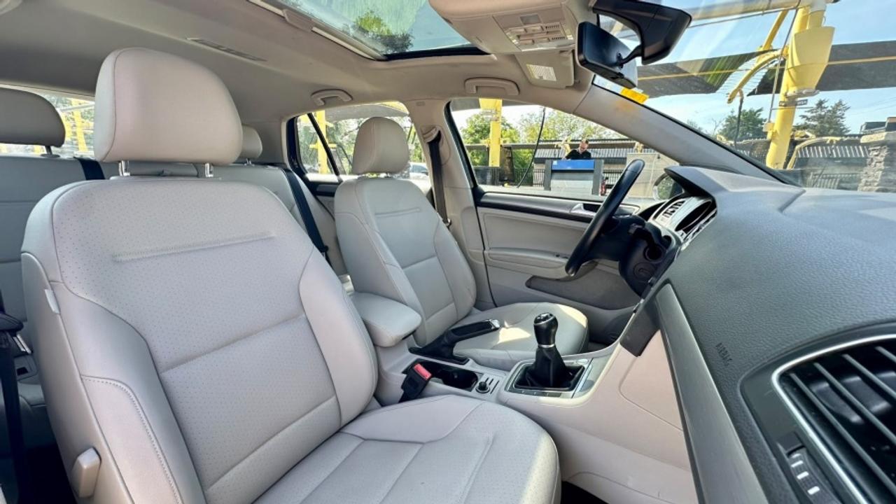 2017 Volkswagen Golf * S * MANUAL * MUST SEE * S Photo