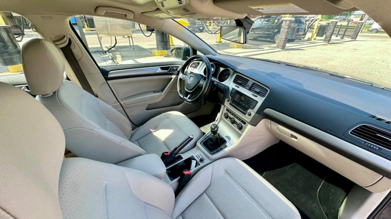 2017 Volkswagen Golf * S * MANUAL * MUST SEE * S Photo