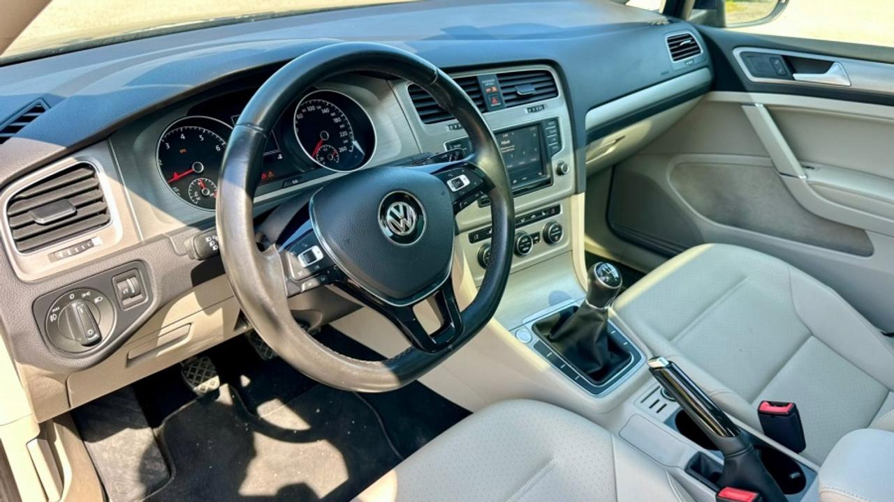 2017 Volkswagen Golf * S * MANUAL * MUST SEE * S Photo