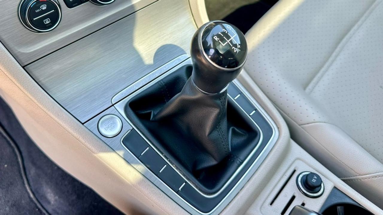 2017 Volkswagen Golf * S * MANUAL * MUST SEE * S Photo