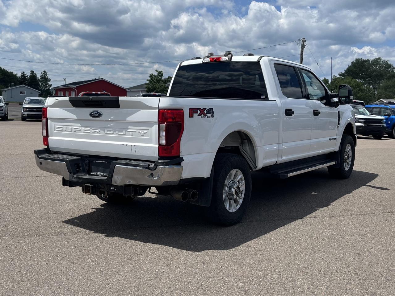 2022 Ford F-350 XLT 4WD CREW CAB 6.75' BO Photo4