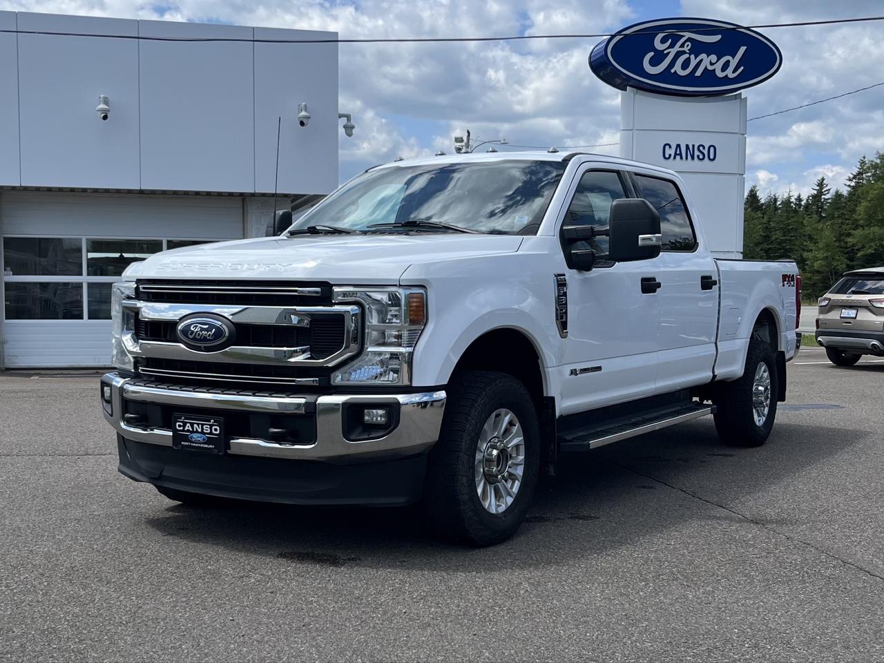 2022 Ford F-350 XLT 4WD CREW CAB 6.75' BO Photo0