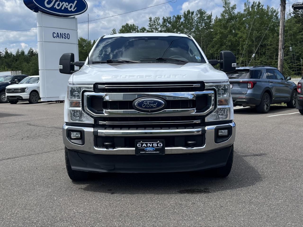 2022 Ford F-350 XLT 4WD CREW CAB 6.75' BO Photo1