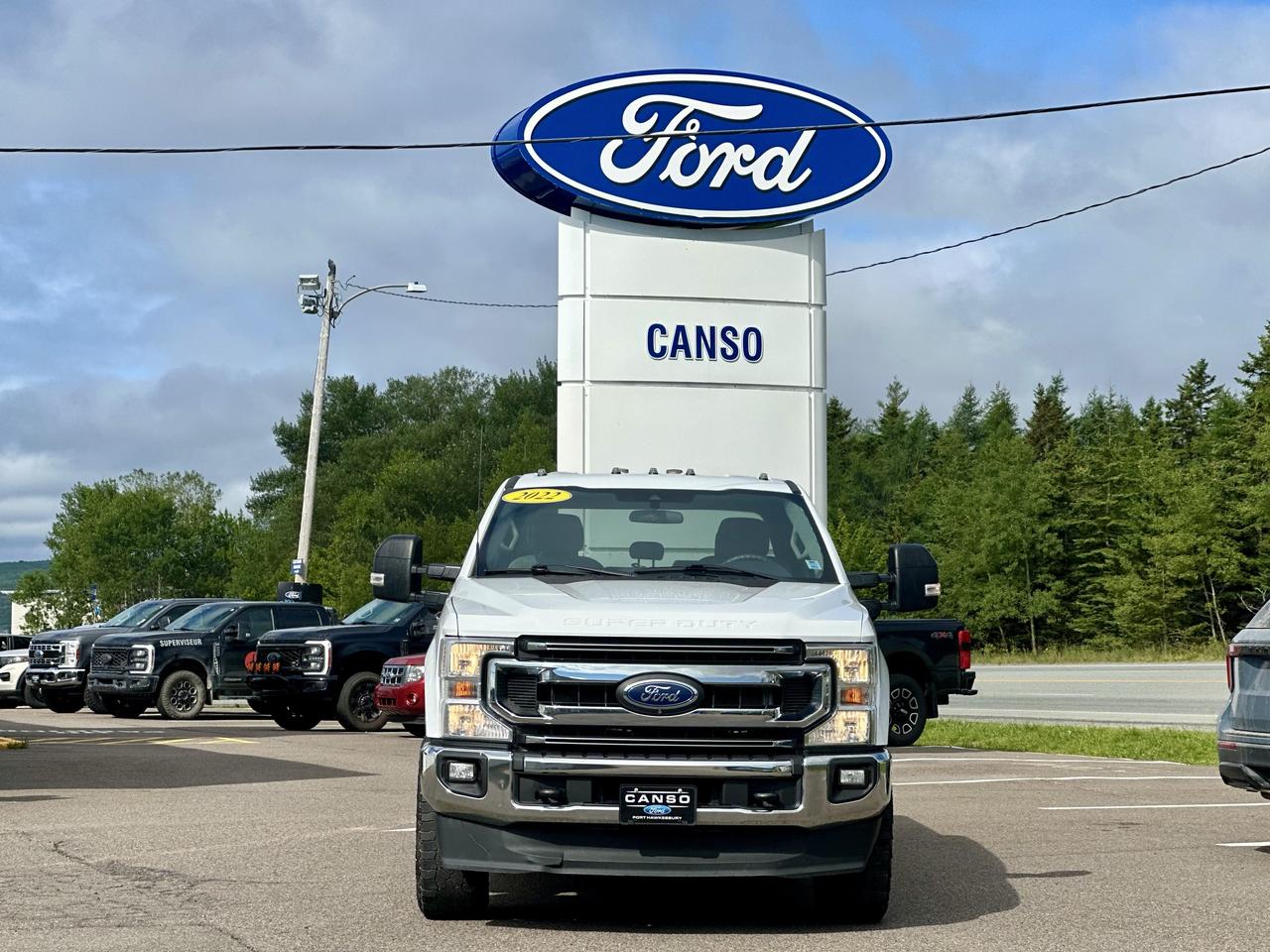 2022 Ford F-350 XLT 4WD CREW CAB 6.75' BO Photo1