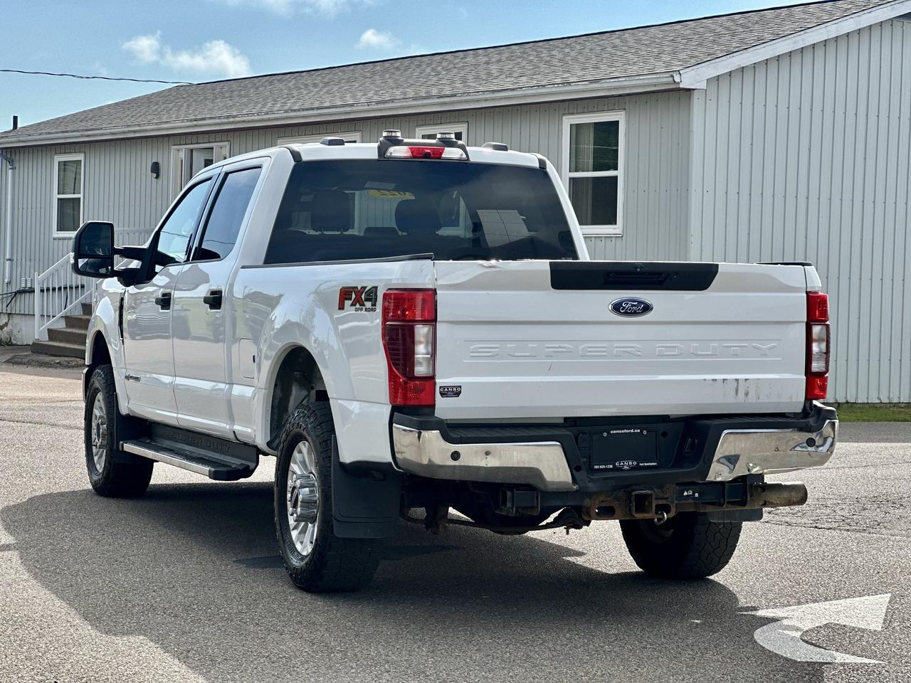 2022 Ford F-350 XLT 4WD CREW CAB 6.75' BO Photo3