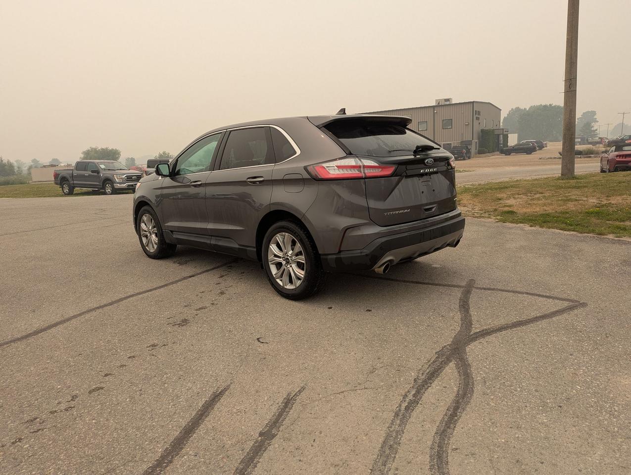 2023 Ford Edge Titanium AWD Photo3