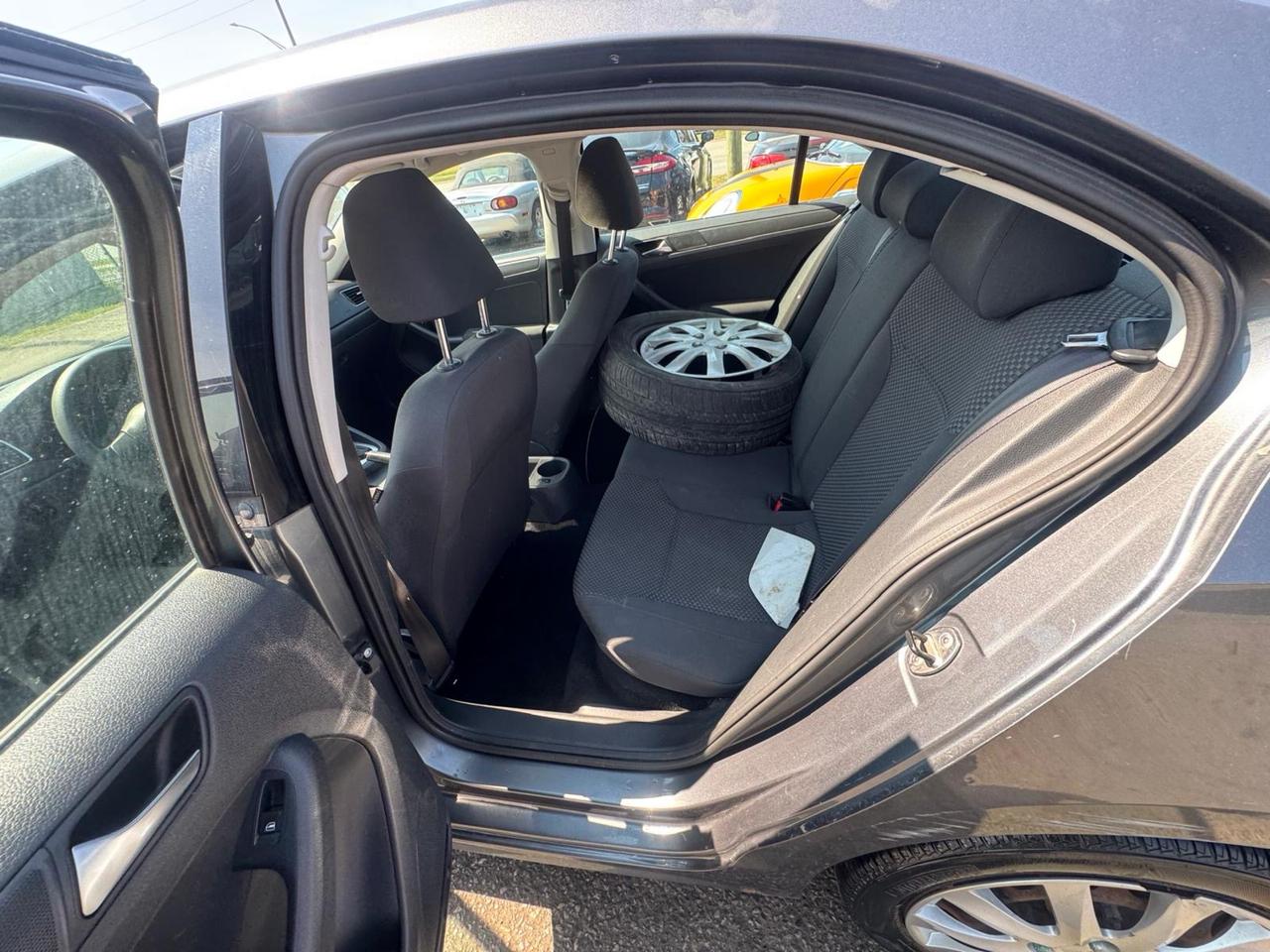 2011 Volkswagen Jetta AS IS SPECIAL, TRENDLINE, AUTO, ONLY 114KMS Photo