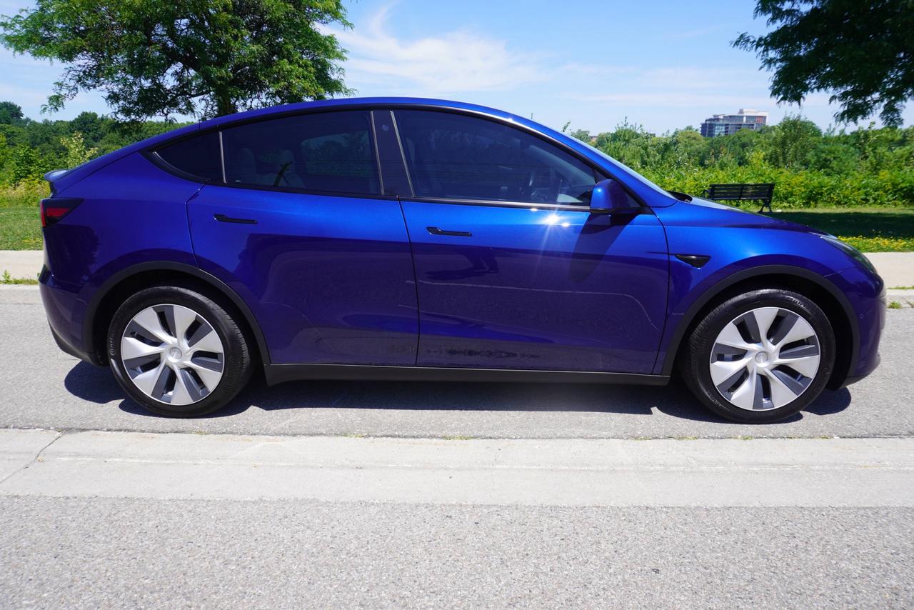 2021 Tesla Model Y AWD / LR / IMMACULATE / NO MORE GAS!!! / RELIABLE Photo4