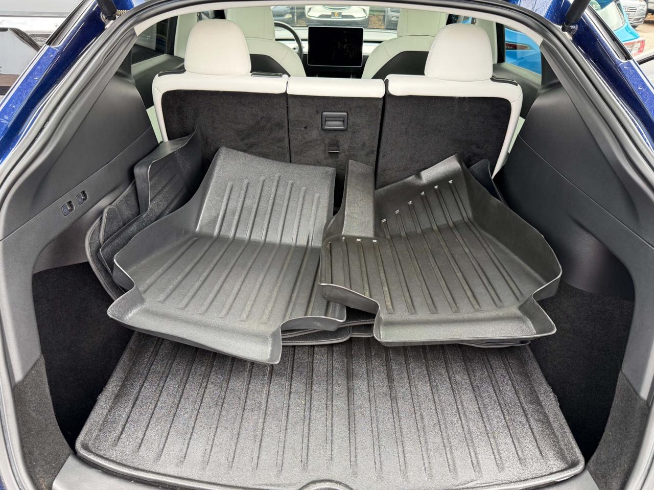 2021 Tesla Model Y AWD / LR / IMMACULATE / NO MORE GAS!!! / RELIABLE Photo