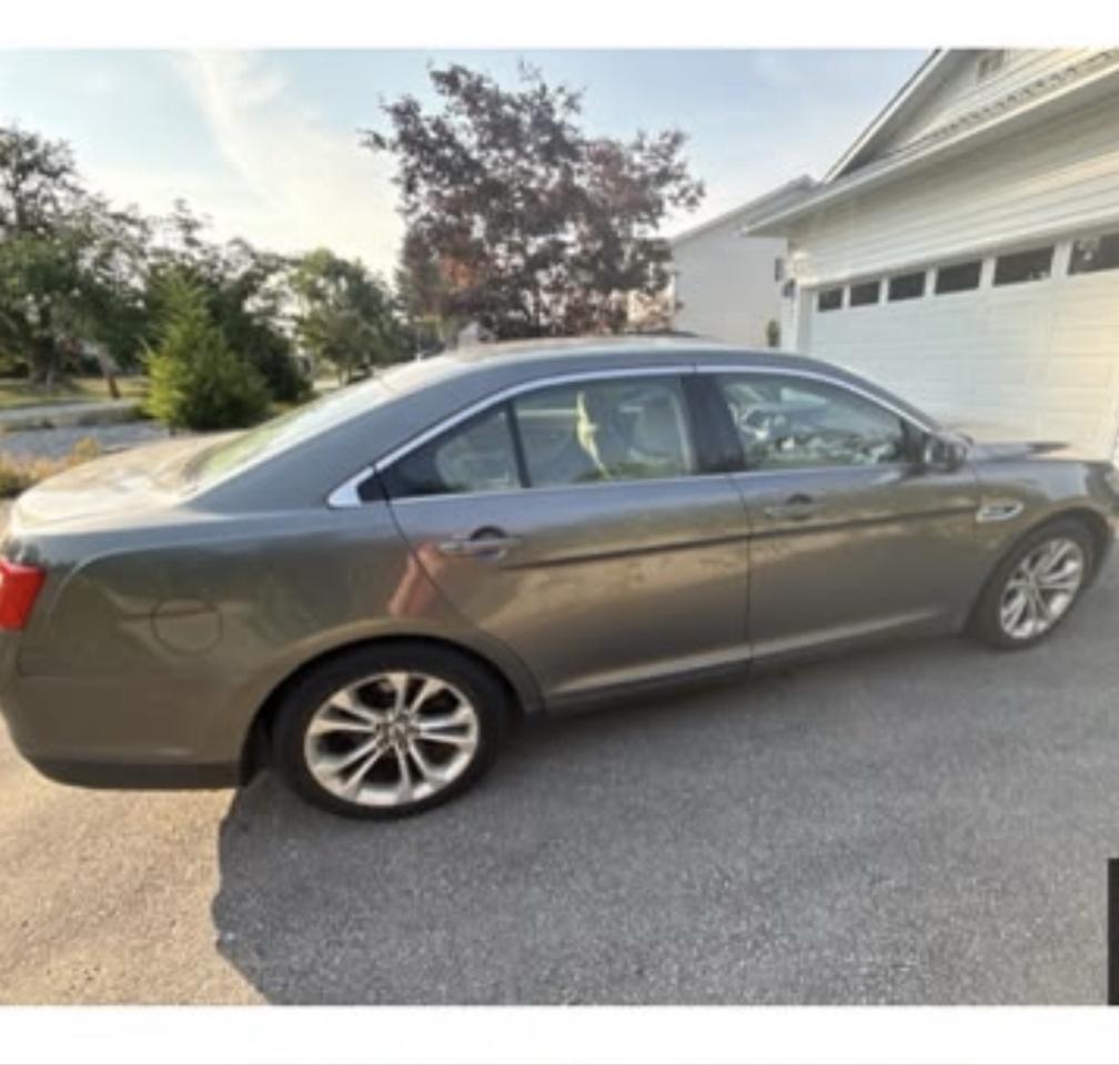 2013 Ford Taurus SEL - Photo #2