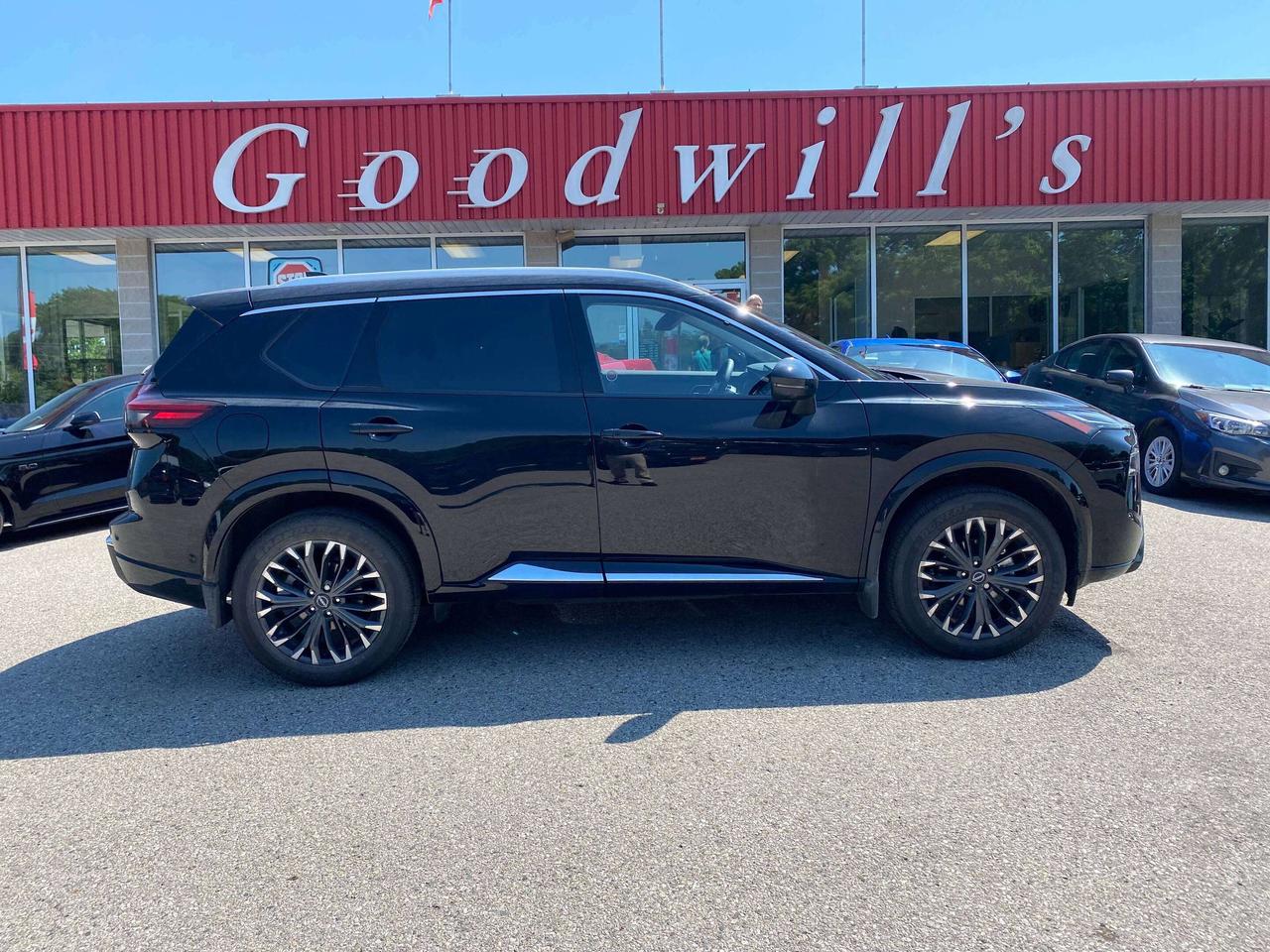 2026 Nissan Rogue PLATINUM, CLEAN CARFAX, SUNROOF, REMOTE START! Photo