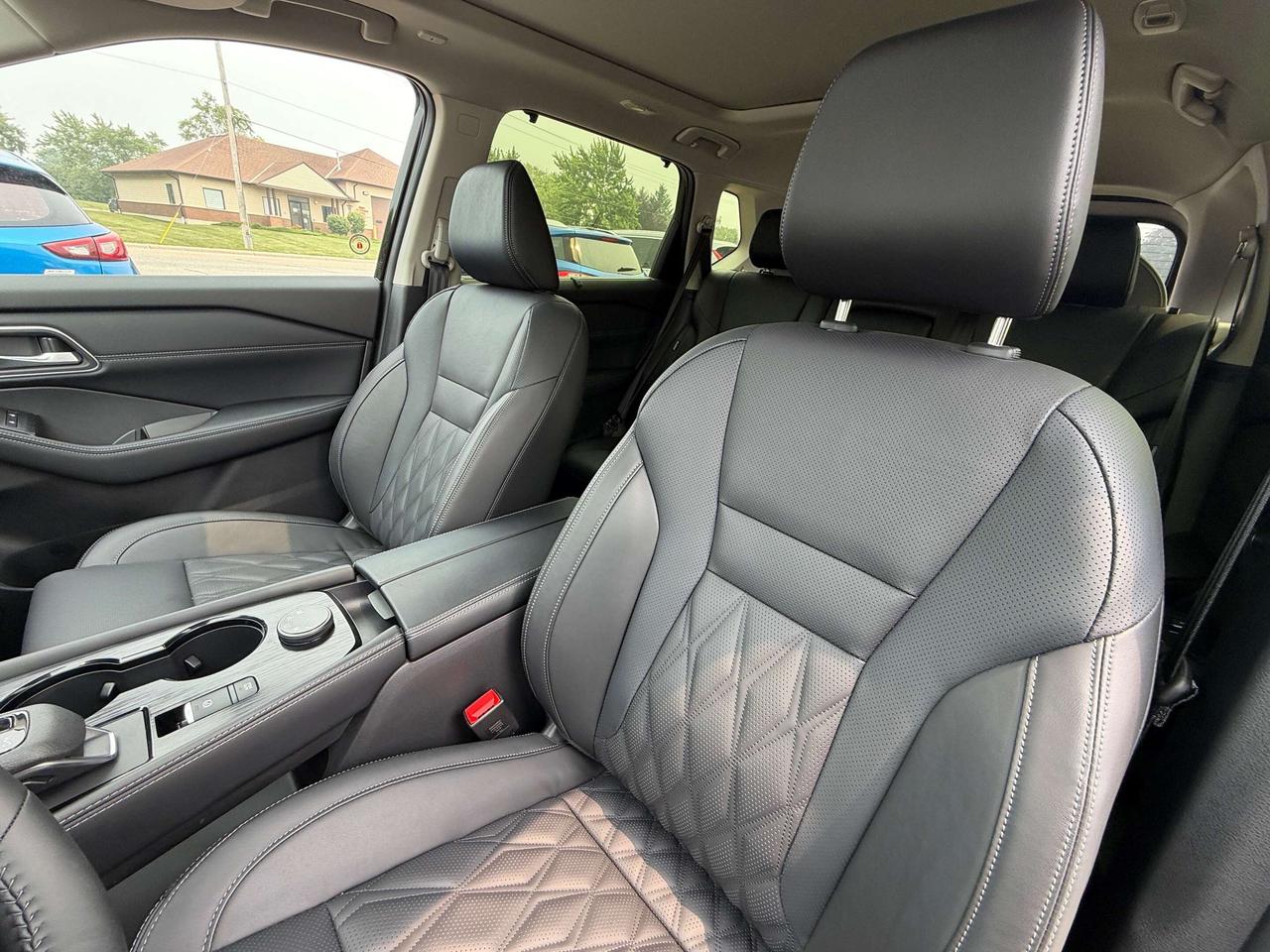 2026 Nissan Rogue PLATINUM, CLEAN CARFAX, SUNROOF, REMOTE START! Photo