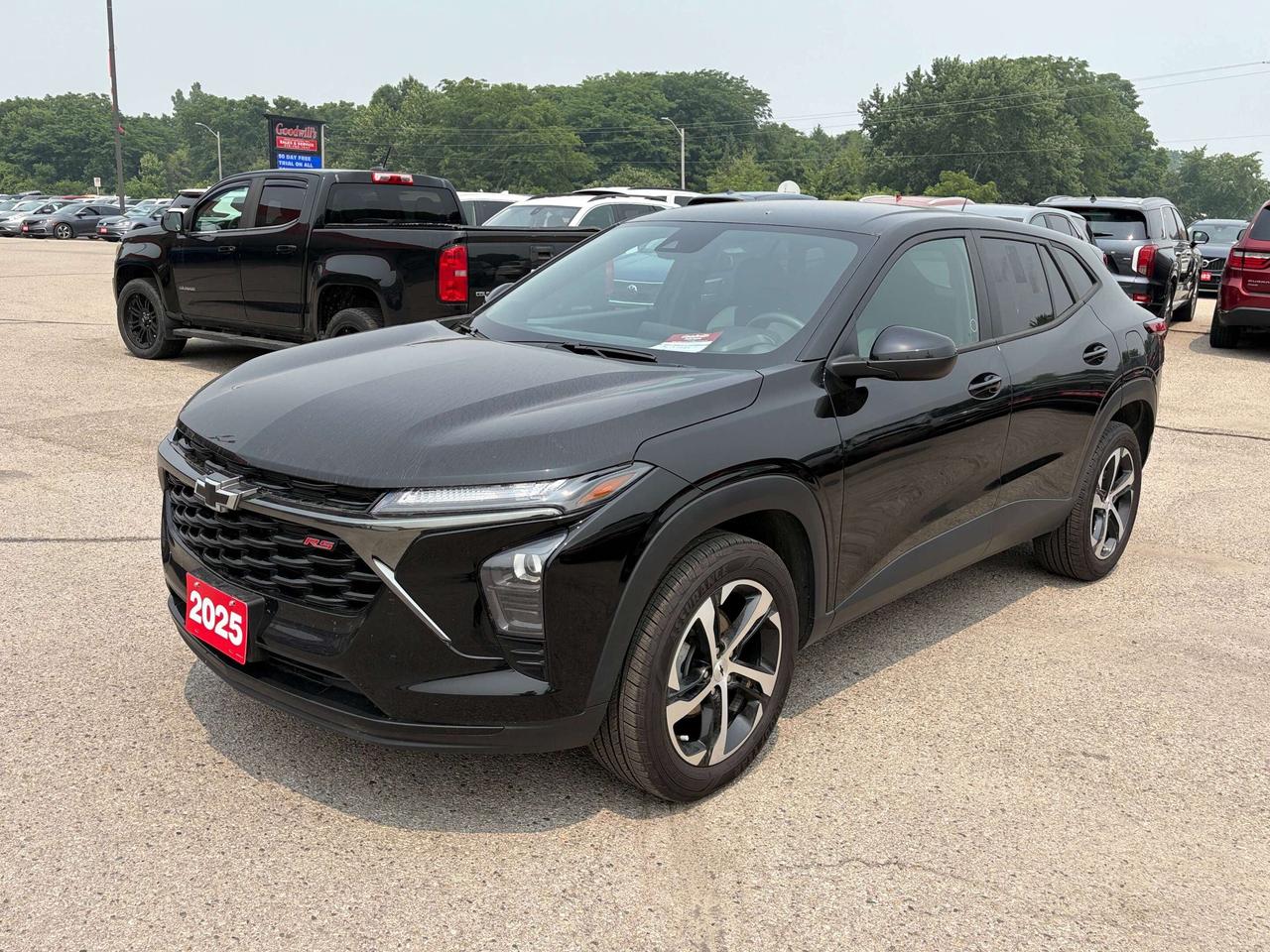 2025 Chevrolet Trax RS, REMOTE START, HEATED SEATS, BACK UP CAMERA! - Photo #4