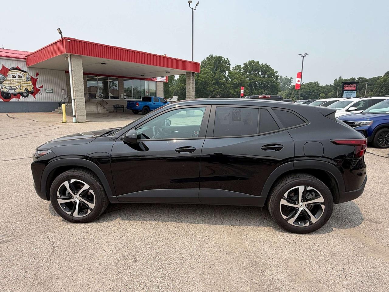 2025 Chevrolet Trax RS, REMOTE START, HEATED SEATS, BACK UP CAMERA! Photo