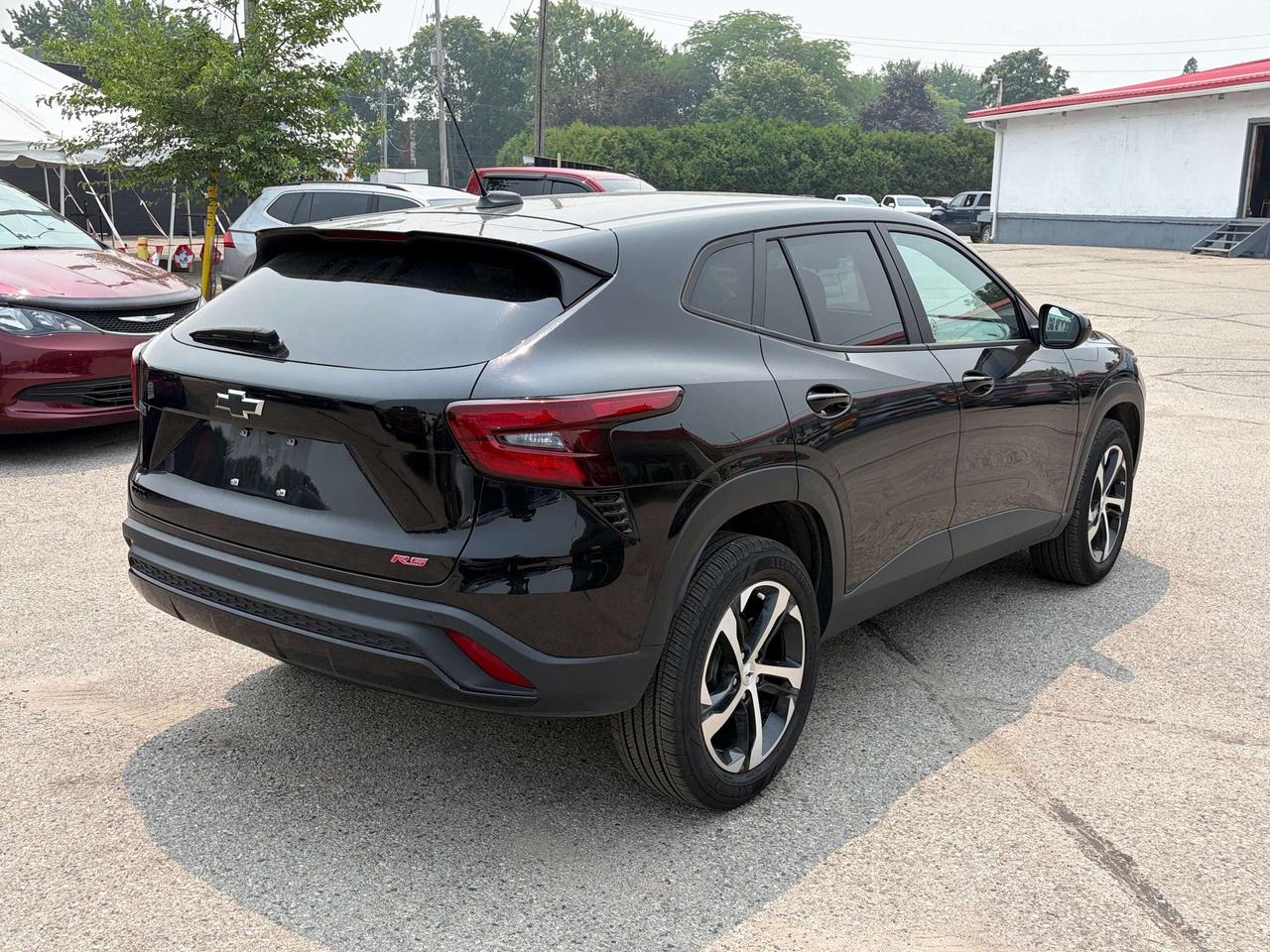 2025 Chevrolet Trax RS, REMOTE START, HEATED SEATS, BACK UP CAMERA! Photo
