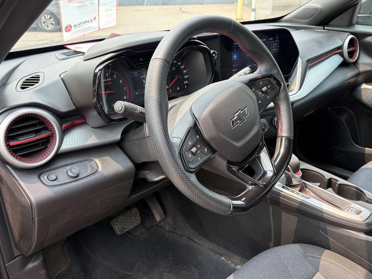 2025 Chevrolet Trax RS, REMOTE START, HEATED SEATS, BACK UP CAMERA! - Photo #9