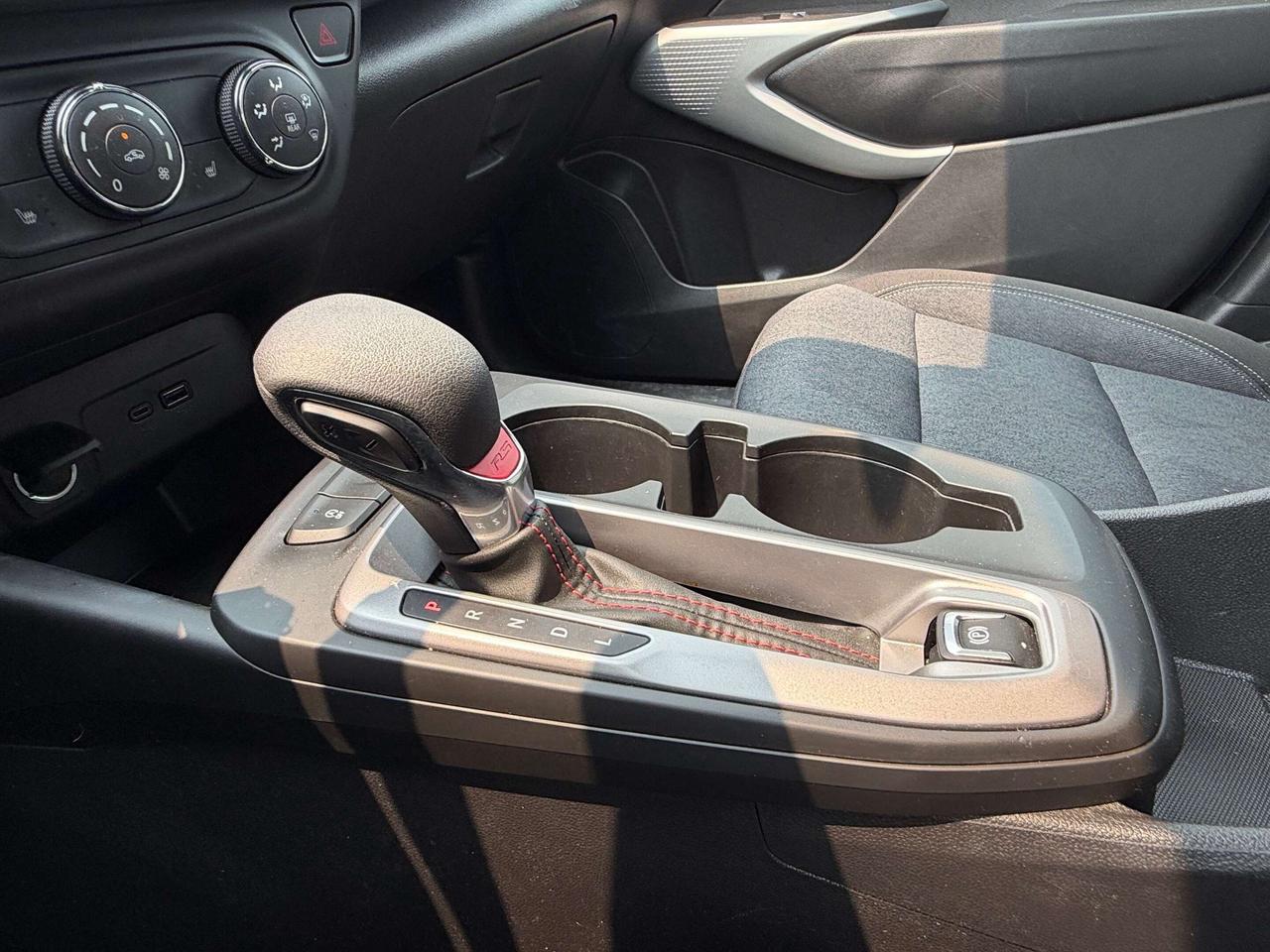 2025 Chevrolet Trax RS, REMOTE START, HEATED SEATS, BACK UP CAMERA! - Photo #15